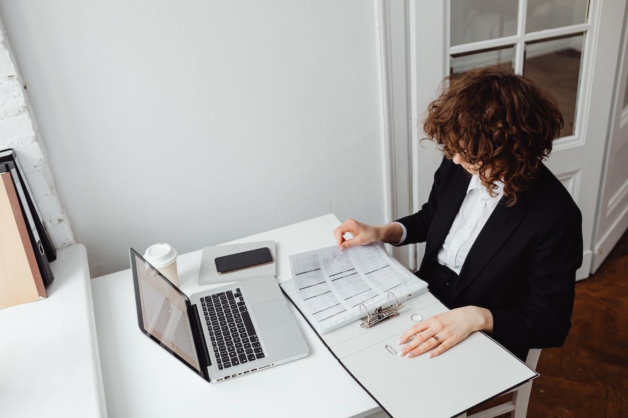 woman-working-in-office-desk